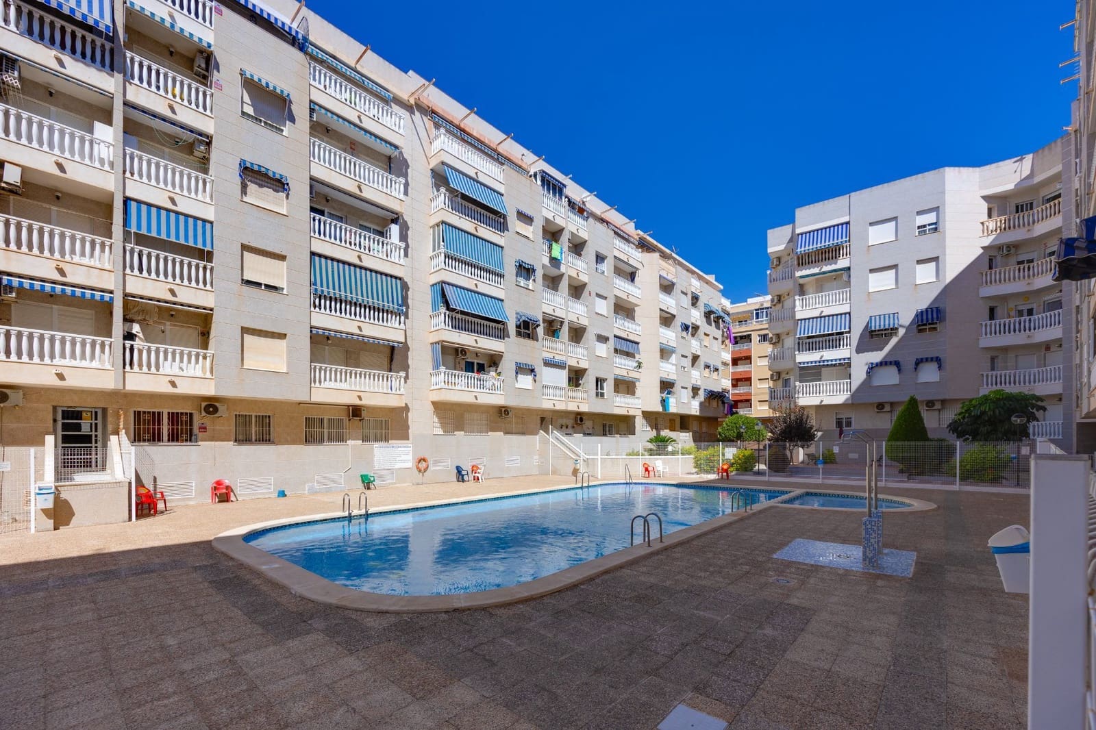 Apartamento de 2 habitaciones en Torrevieja en venta - 124.969 € (Ref: 10099447)