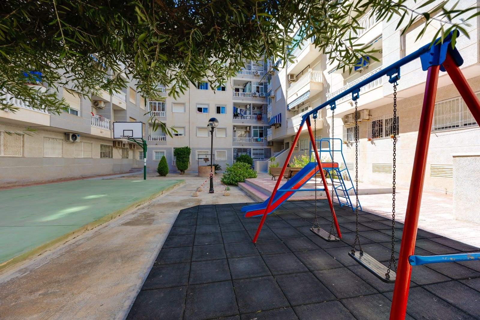 Apartamento de 2 habitaciones en Torrevieja en venta - 124.969 € (Ref: 10099447)