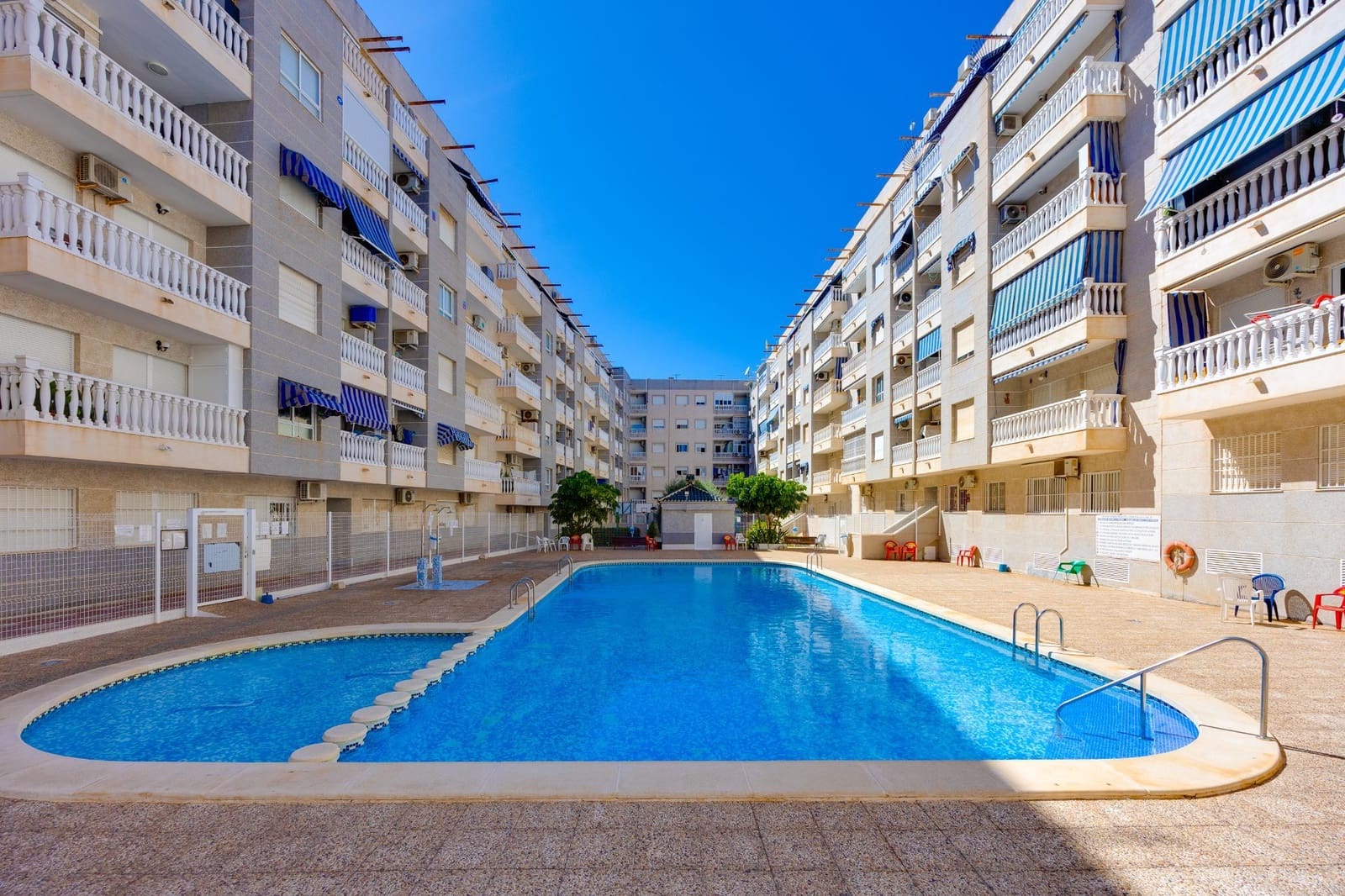 Apartamento de 2 habitaciones en Torrevieja en venta - 124.969 € (Ref: 10099447)