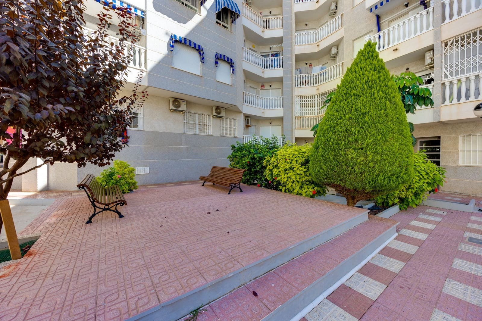 Apartamento de 2 habitaciones en Torrevieja en venta - 124.969 € (Ref: 10099447)