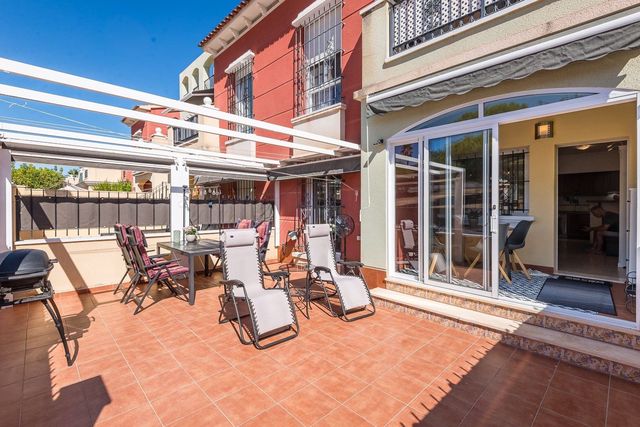 2 soveværelse Lejlighed til salg i Aguas Nuevas, Torrevieja med swimmingpool - € 220.000 (Ref: 10102988)