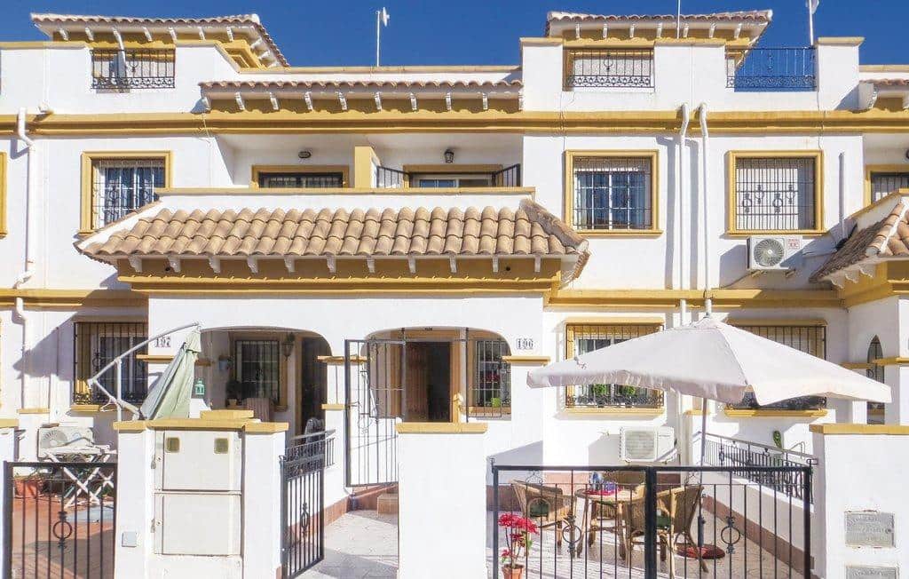 3 bedroom Townhouse for sale in Torrevieja with pool - € 192,000 (Ref: 10115962)