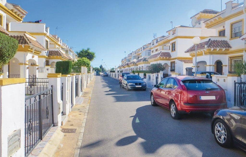 3 bedroom Townhouse for sale in Torrevieja with pool - € 192,000 (Ref: 10115962)