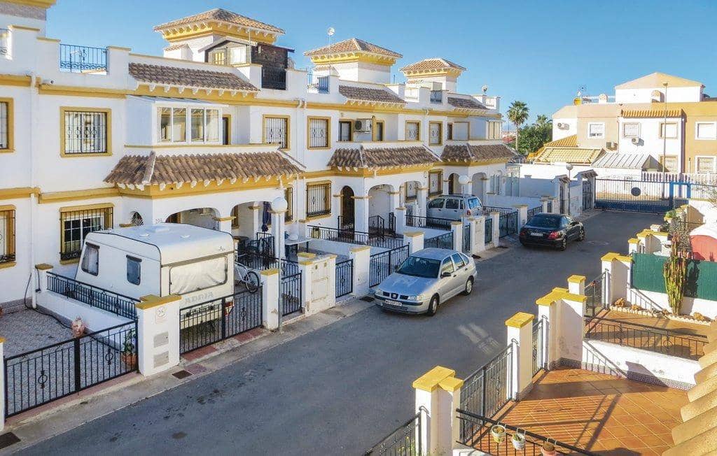 3 bedroom Townhouse for sale in Torrevieja with pool - € 192,000 (Ref: 10115962)