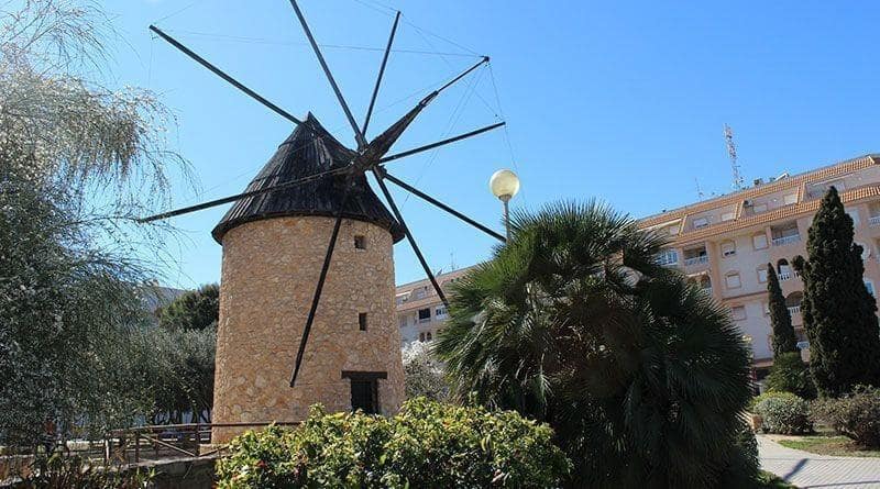 2 soverom Penthouse til salgs i Torrevieja med svømmebasseng garasje - € 149 990 (Ref: 10115963)