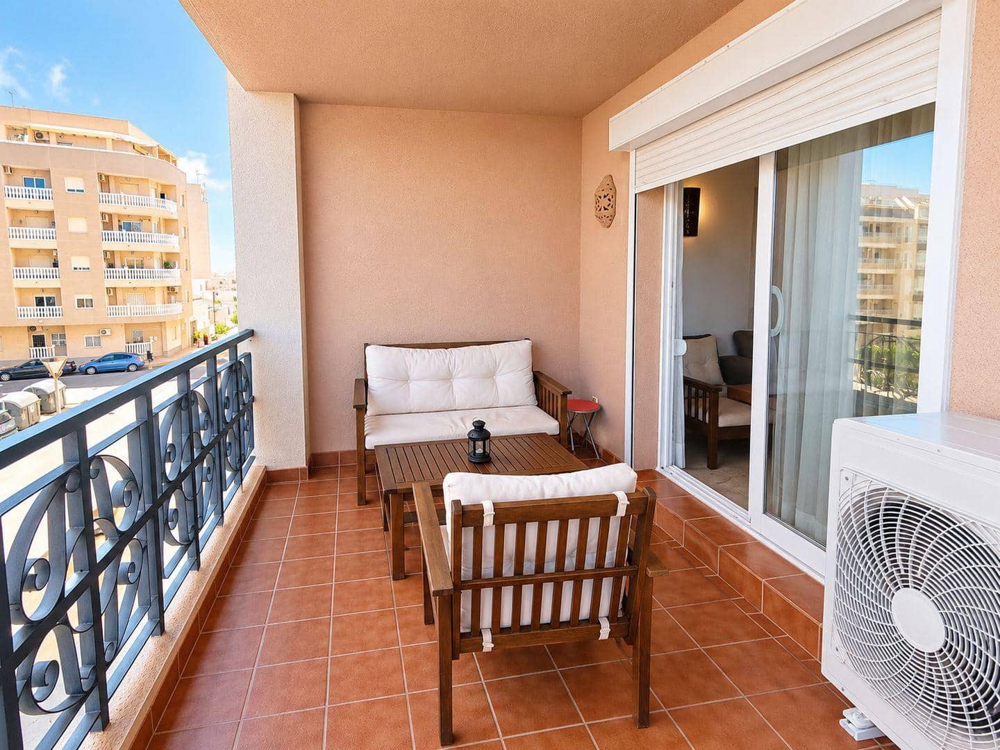 Apartamento de 2 habitaciones en Torrevieja en venta - 260.000 € (Ref: 10115967)