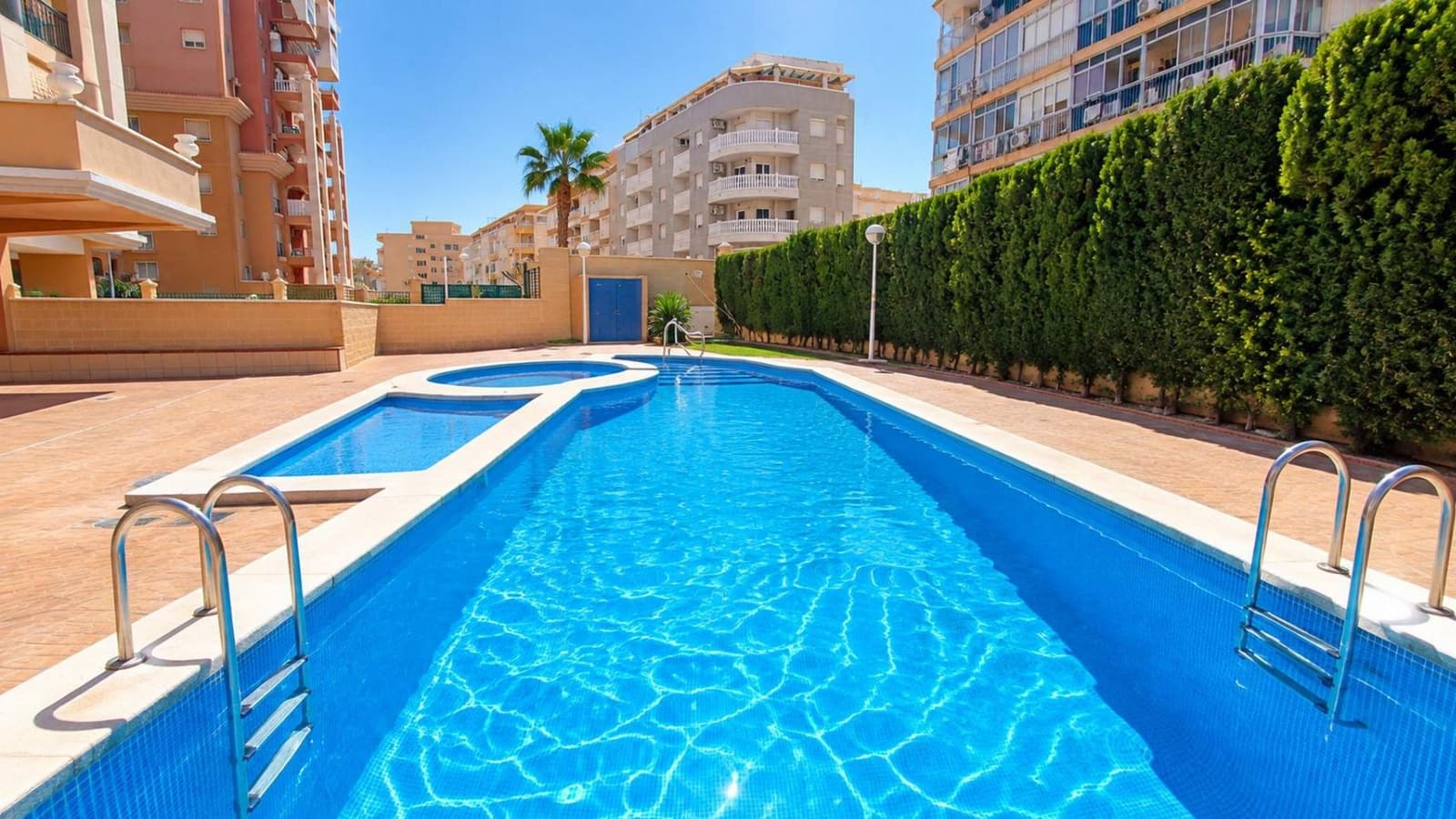 Apartamento de 2 habitaciones en Torrevieja en venta - 260.000 € (Ref: 10115967)