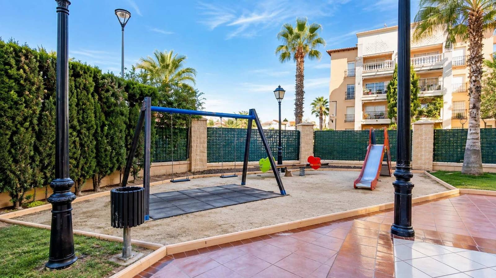 Apartamento de 2 habitaciones en Torrevieja en venta - 260.000 € (Ref: 10115967)