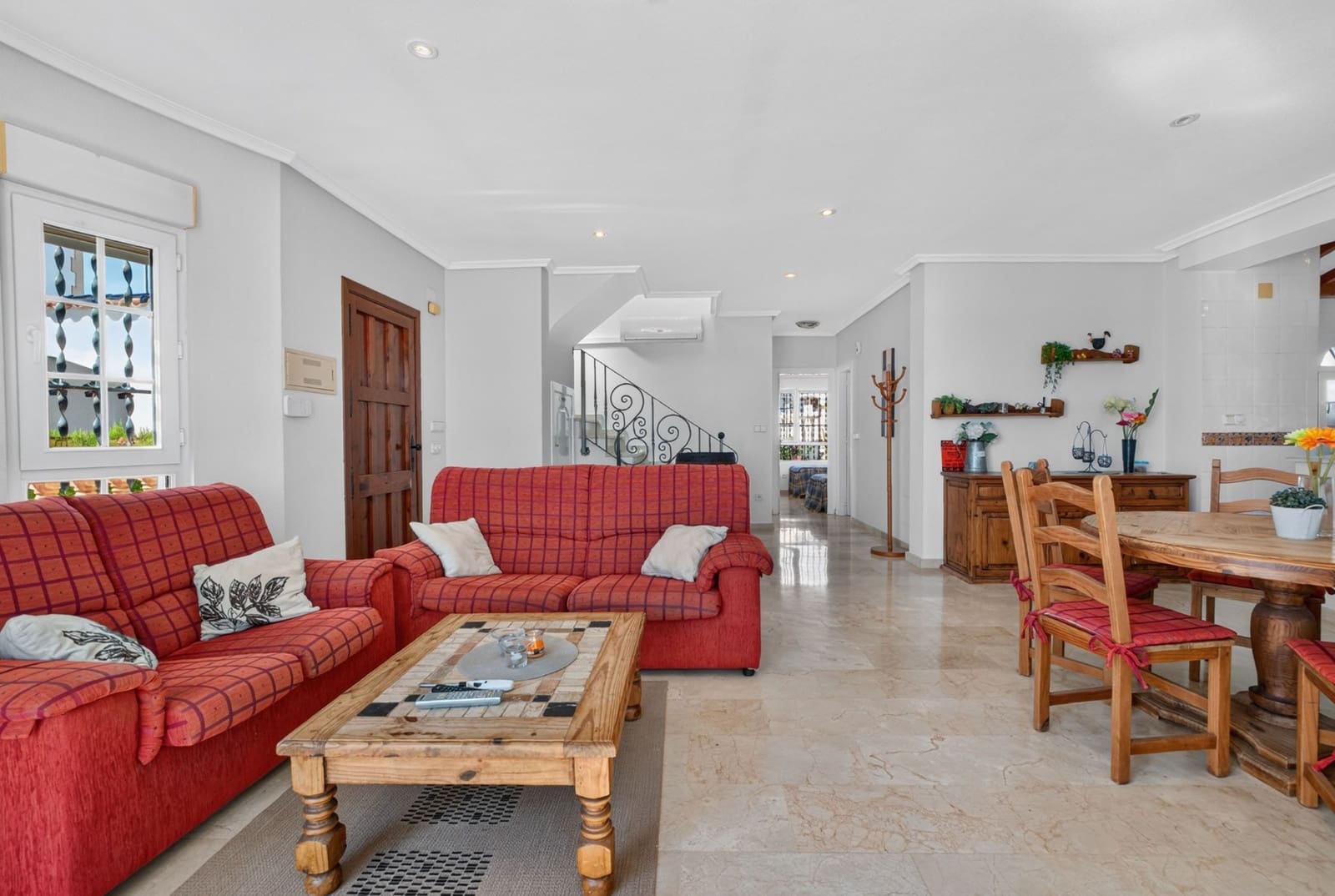 3 bedroom Villa for sale in Villamartin with pool garage - € 529,000 (Ref: 10115983)