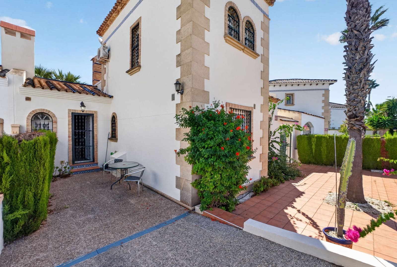 3 bedroom Villa for sale in Villamartin with pool garage - € 529,000 (Ref: 10115983)