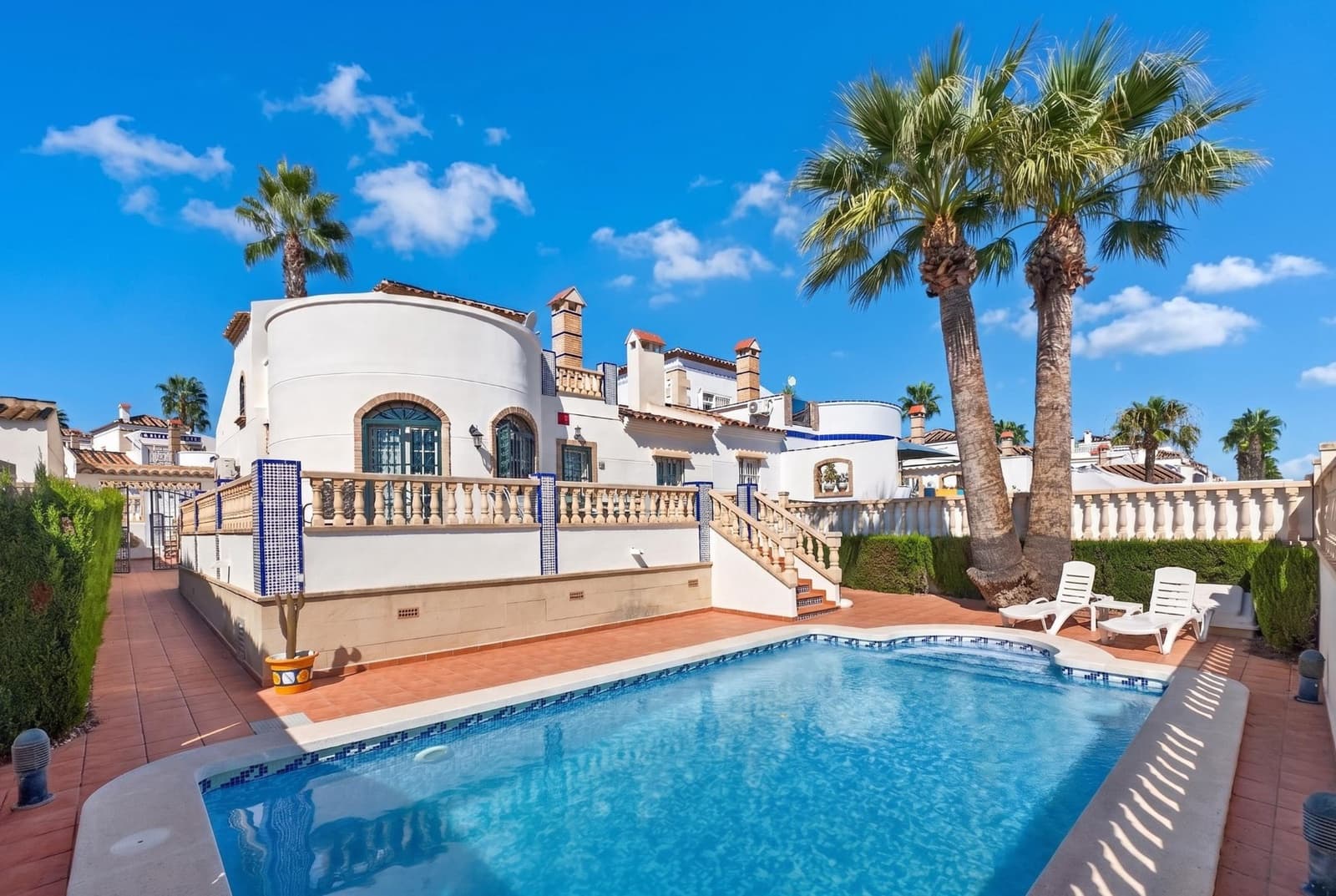 3 bedroom Villa for sale in Villamartin with pool garage - € 529,000 (Ref: 10115983)