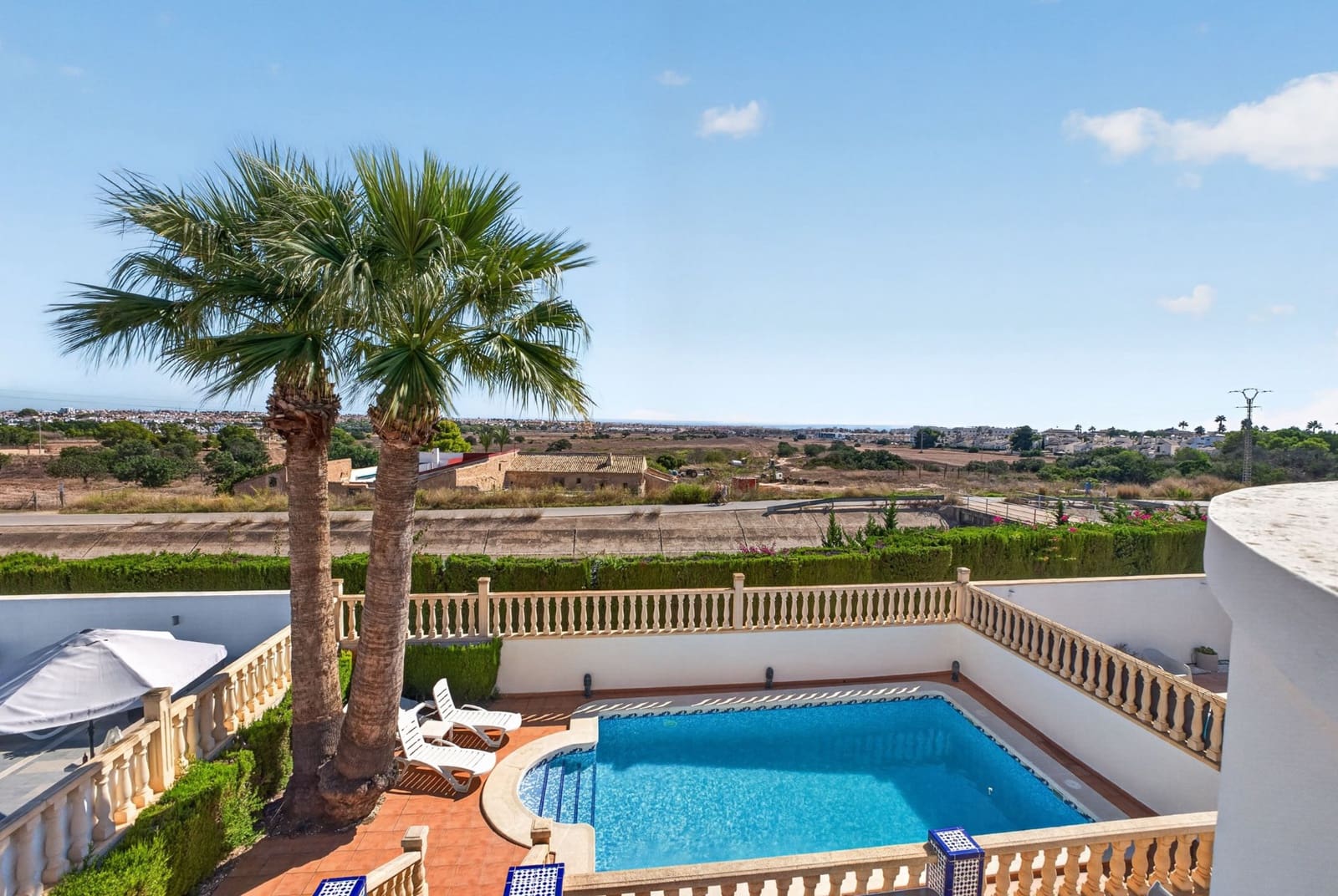 3 bedroom Villa for sale in Villamartin with pool garage - € 529,000 (Ref: 10115983)