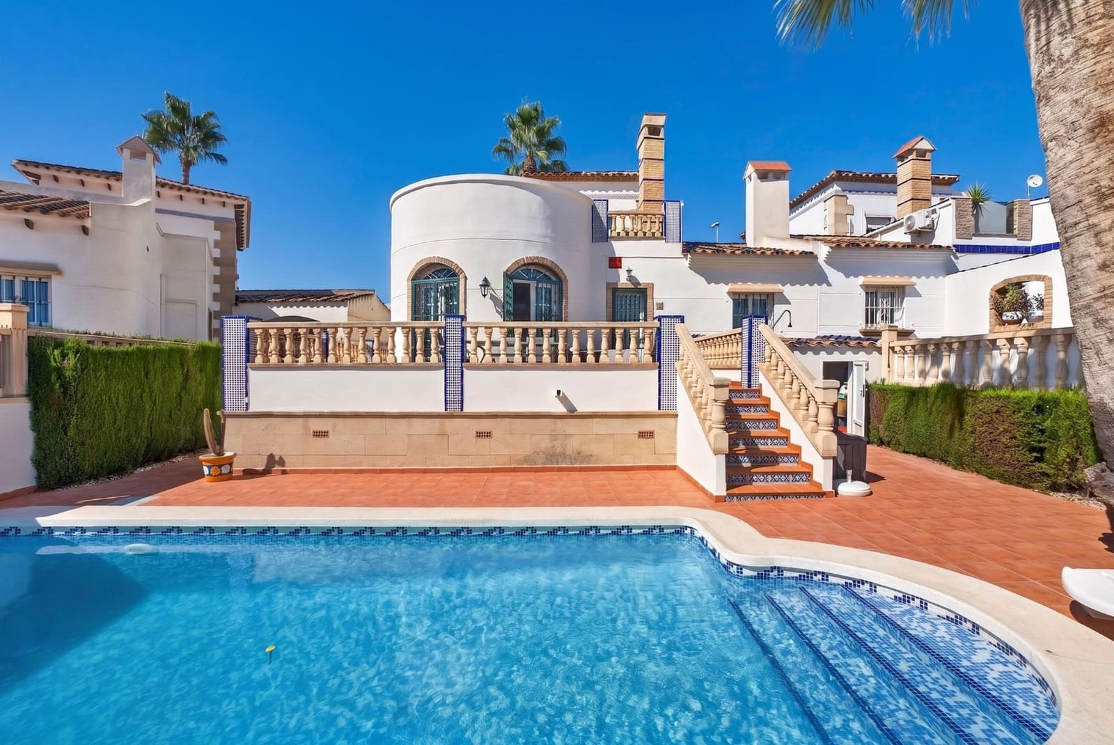 3 bedroom Villa for sale in Villamartin with pool garage - € 529,000 (Ref: 10115983)