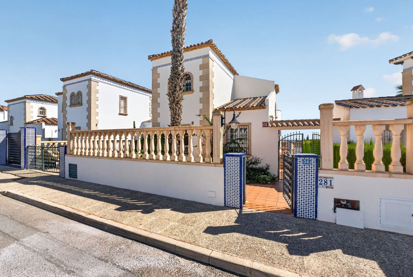3 bedroom Villa for sale in Villamartin with pool garage - € 529,000 (Ref: 10115983)