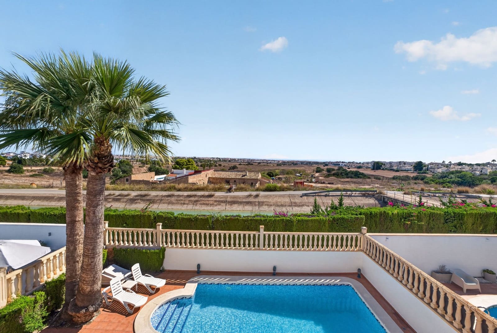 3 bedroom Villa for sale in Villamartin with pool garage - € 529,000 (Ref: 10115983)