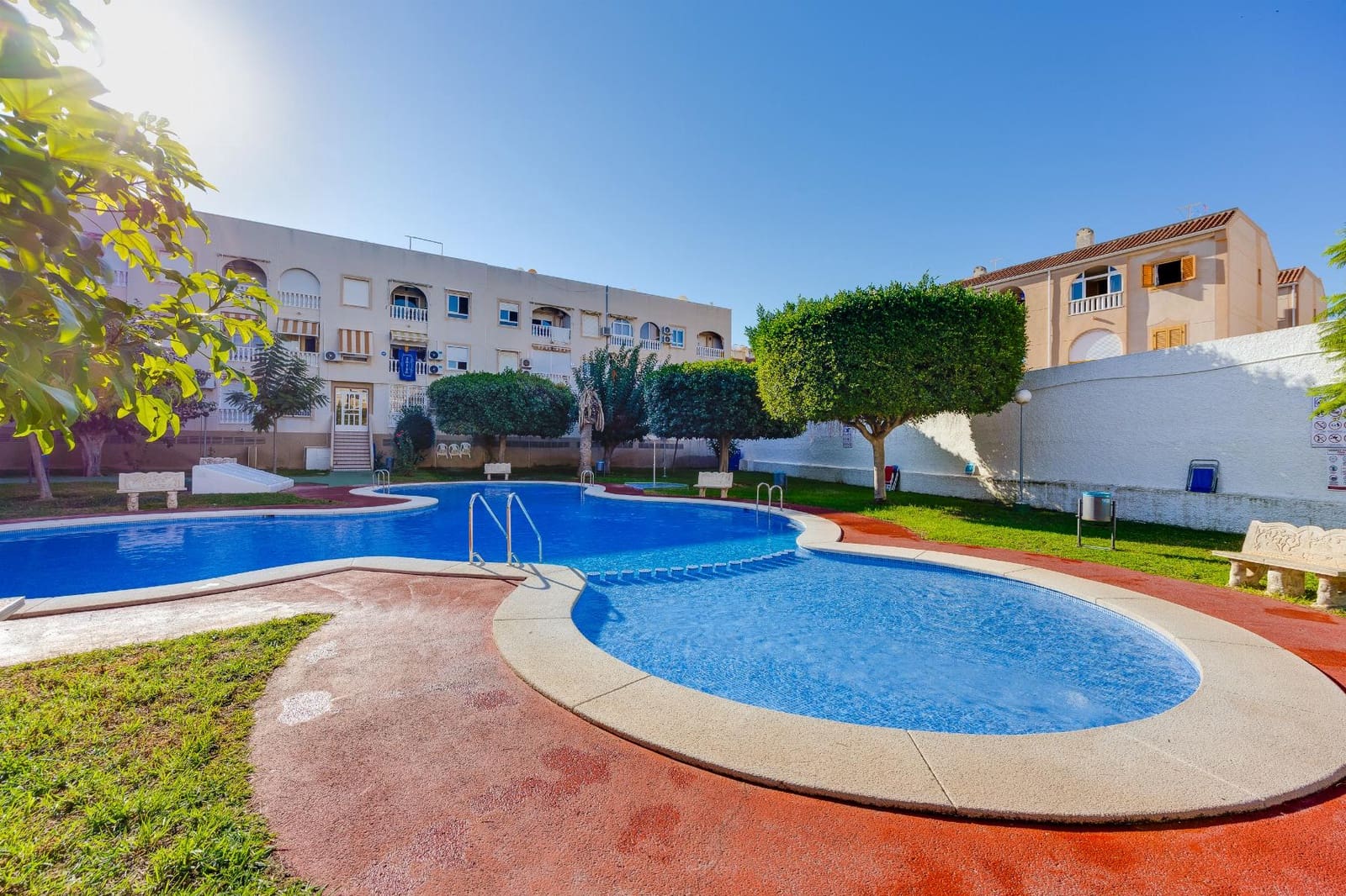 2 soverom Penthouse til salgs i Torrevieja med svømmebasseng garasje - € 159 900 (Ref: 10120419)