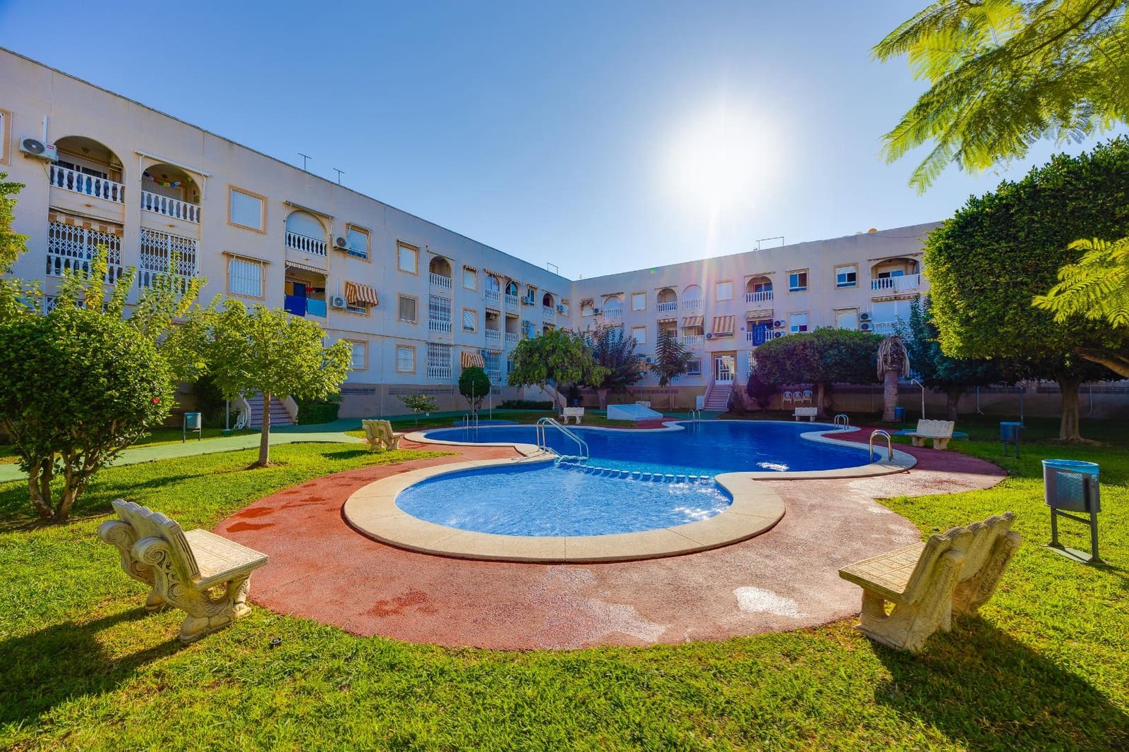2 soverom Penthouse til salgs i Torrevieja med svømmebasseng garasje - € 159 900 (Ref: 10120419)