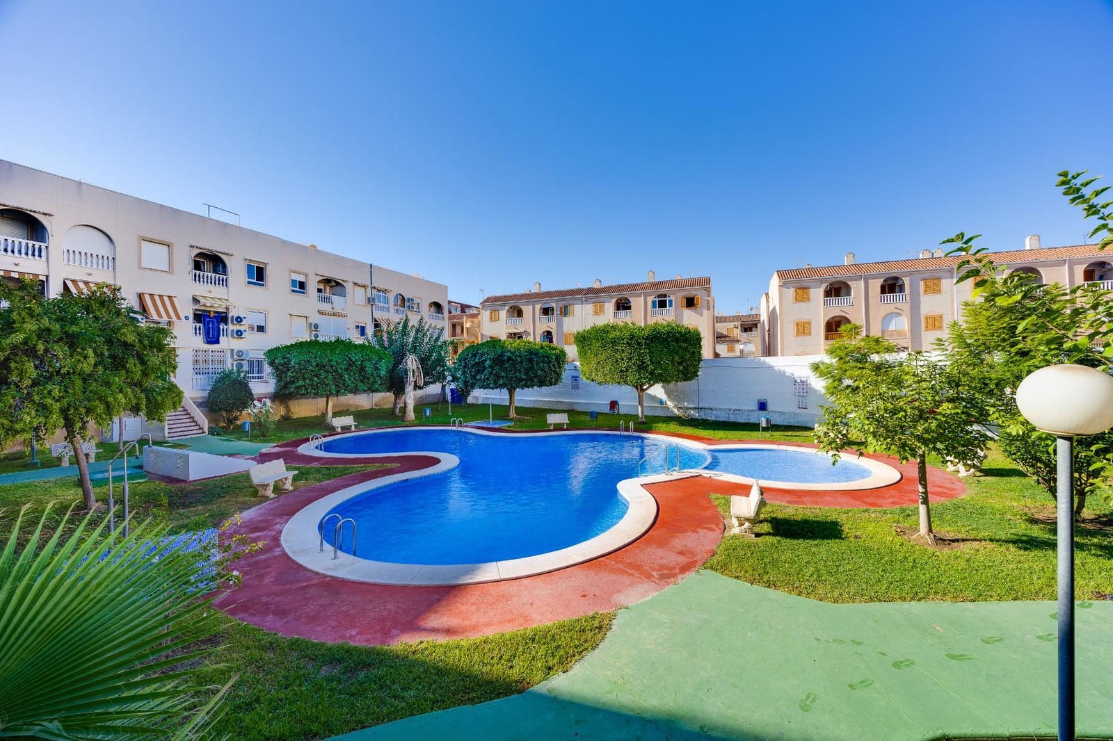 2 soverom Penthouse til salgs i Torrevieja med svømmebasseng garasje - € 159 900 (Ref: 10120419)