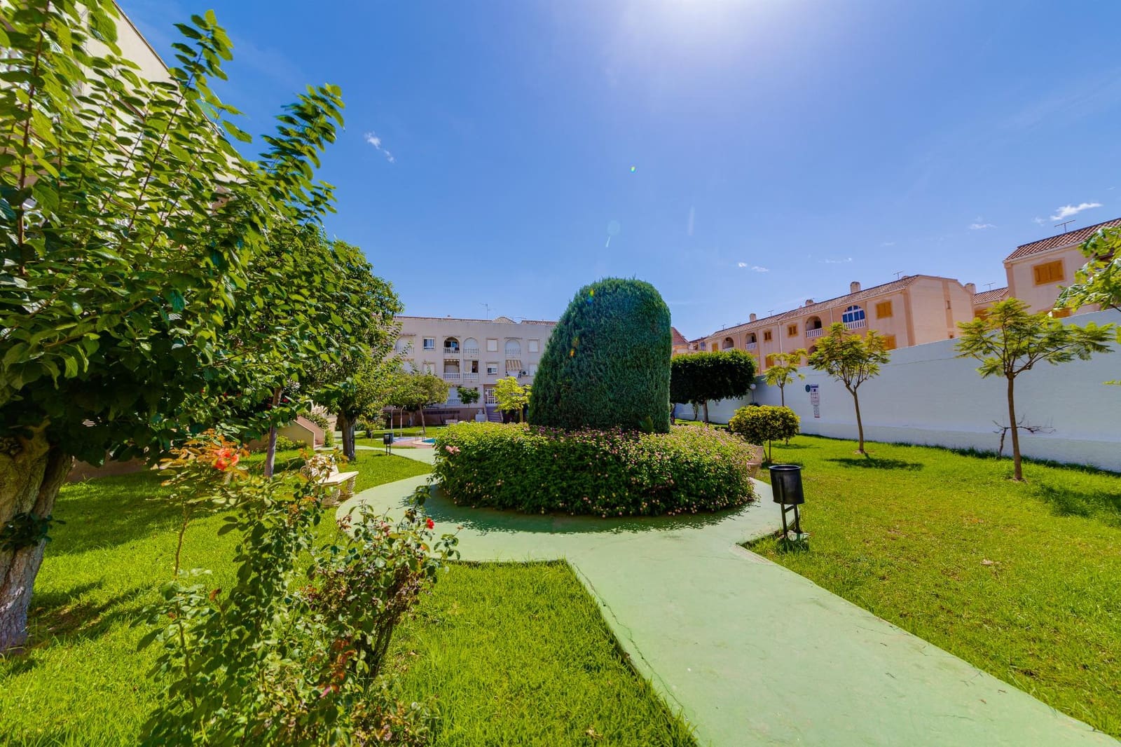 2 soverom Penthouse til salgs i Torrevieja med svømmebasseng garasje - € 159 900 (Ref: 10120419)