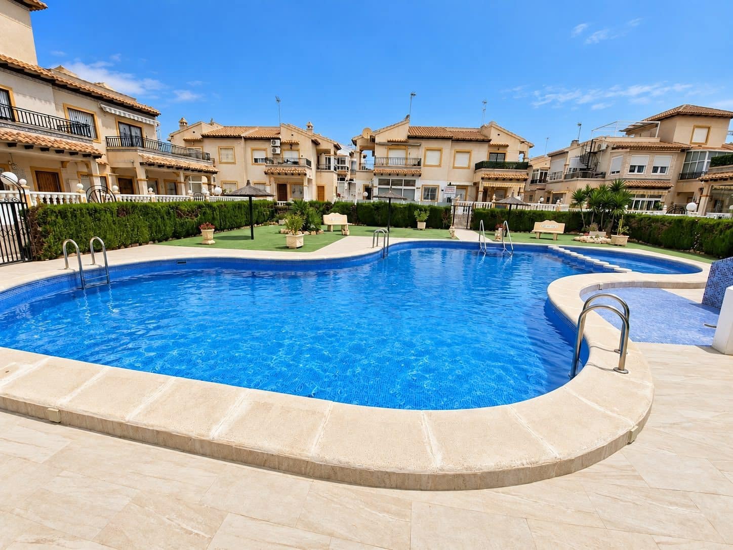 2 sovrum Bungalow till salu i La Zenia med pool - 149 000 € (Ref: 10125076)