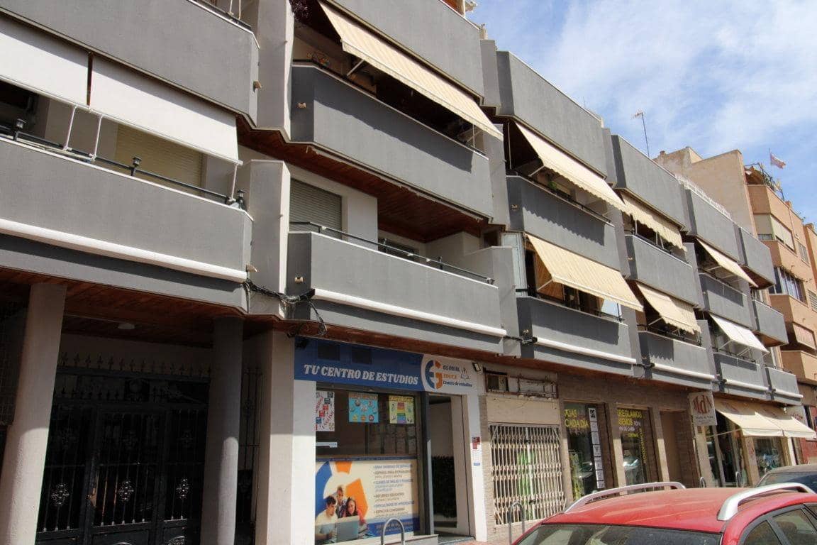 4 bedroom Apartment for sale in Torrevieja with garage - € 185,000 (Ref: 10130104)
