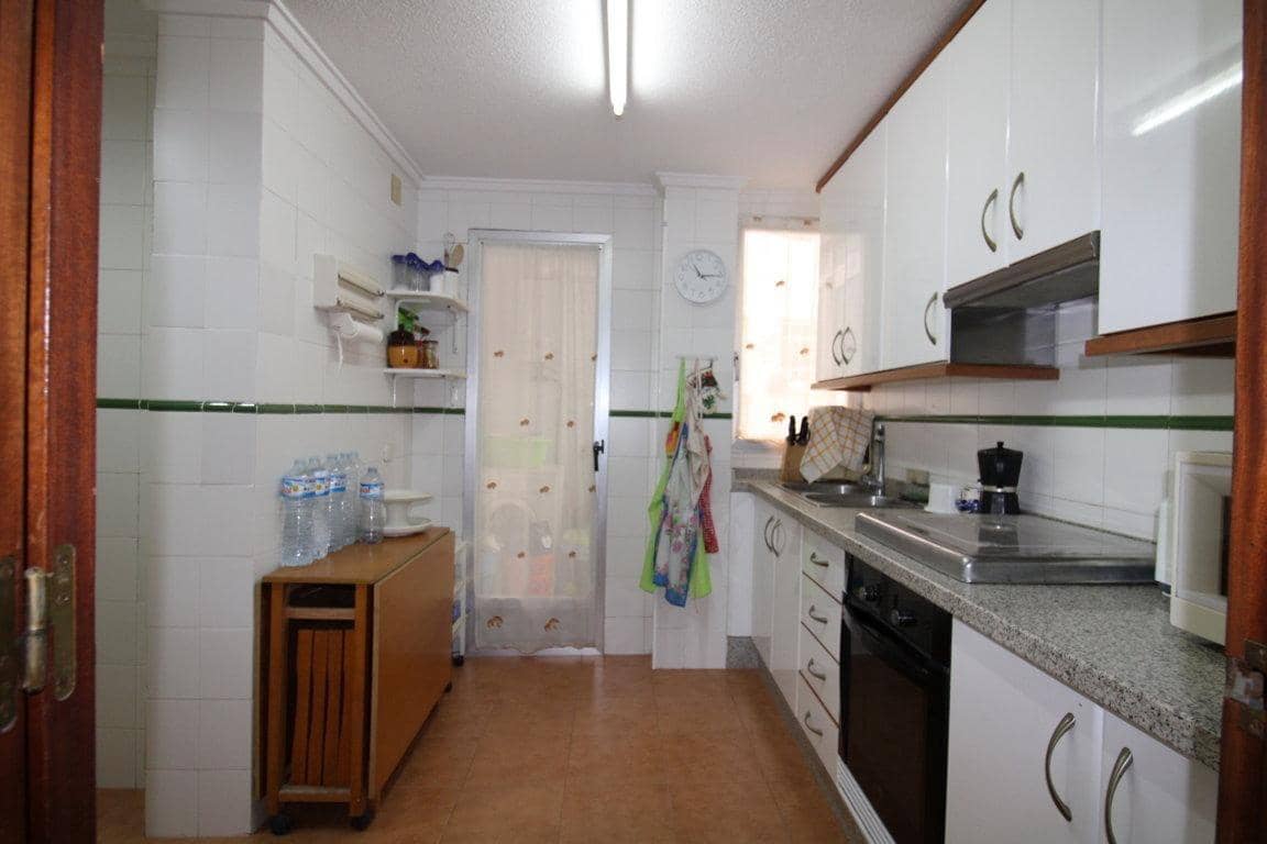 4 bedroom Apartment for sale in Torrevieja with garage - € 185,000 (Ref: 10130104)
