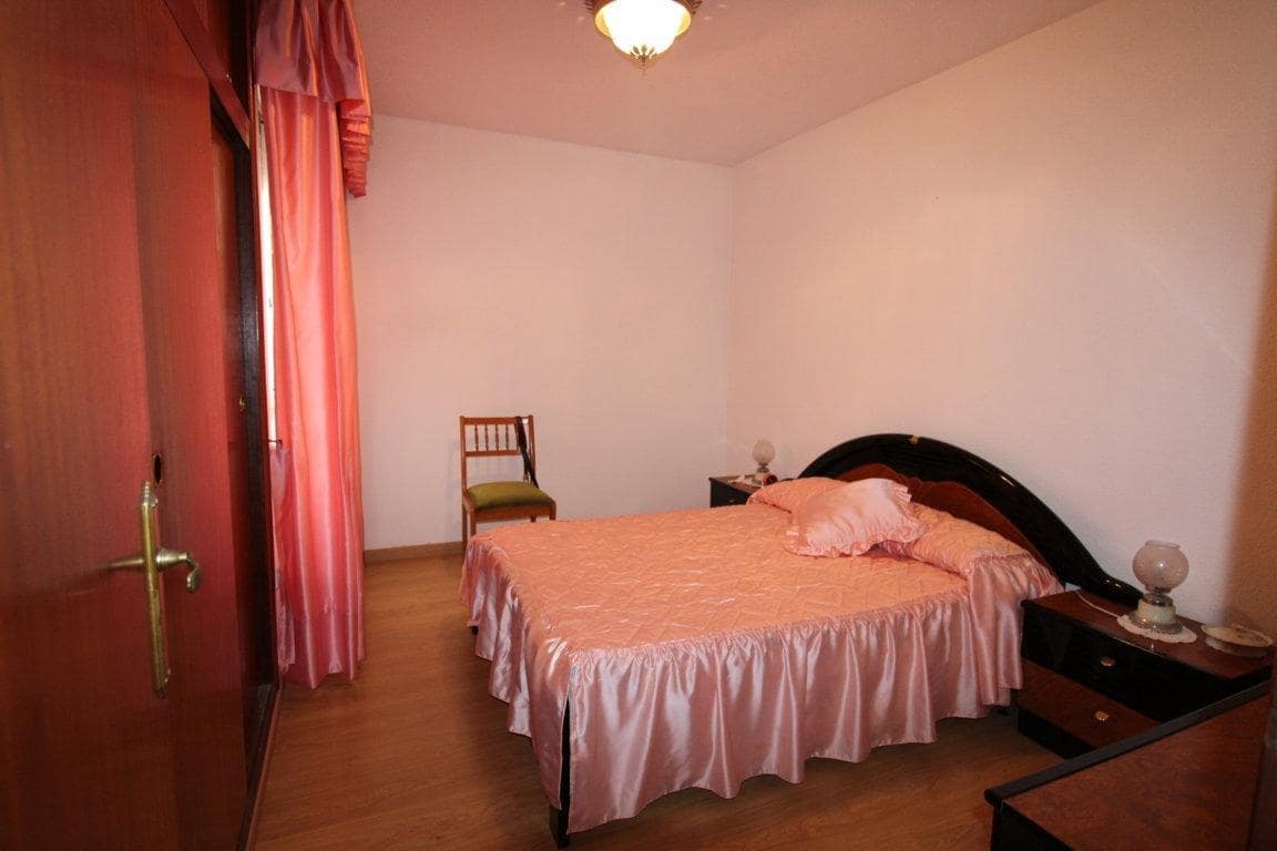 4 bedroom Apartment for sale in Torrevieja with garage - € 185,000 (Ref: 10130104)