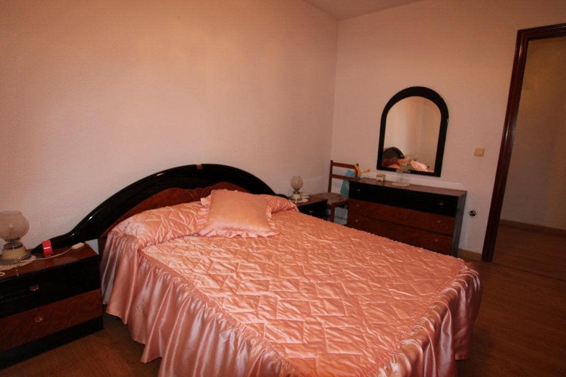 4 bedroom Apartment for sale in Torrevieja with garage - € 185,000 (Ref: 10130104)