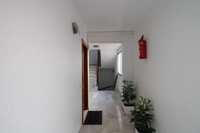 4 bedroom Apartment for sale in Las Piscinas Naturales, Torrevieja with garage - € 185,000 (Ref: 10130104)
