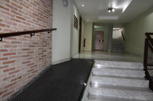 4 bedroom Apartment for sale in Las Piscinas Naturales, Torrevieja with garage - € 185,000 (Ref: 10130104)