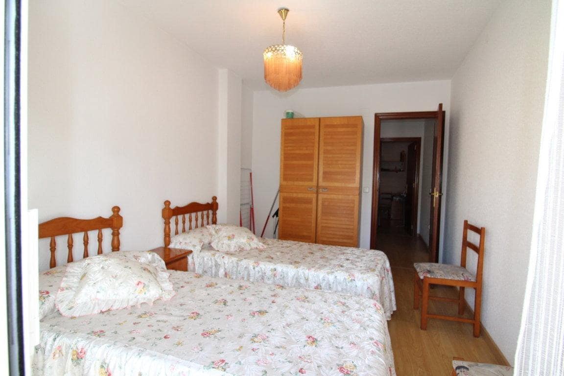 4 bedroom Apartment for sale in Torrevieja with garage - € 185,000 (Ref: 10130104)