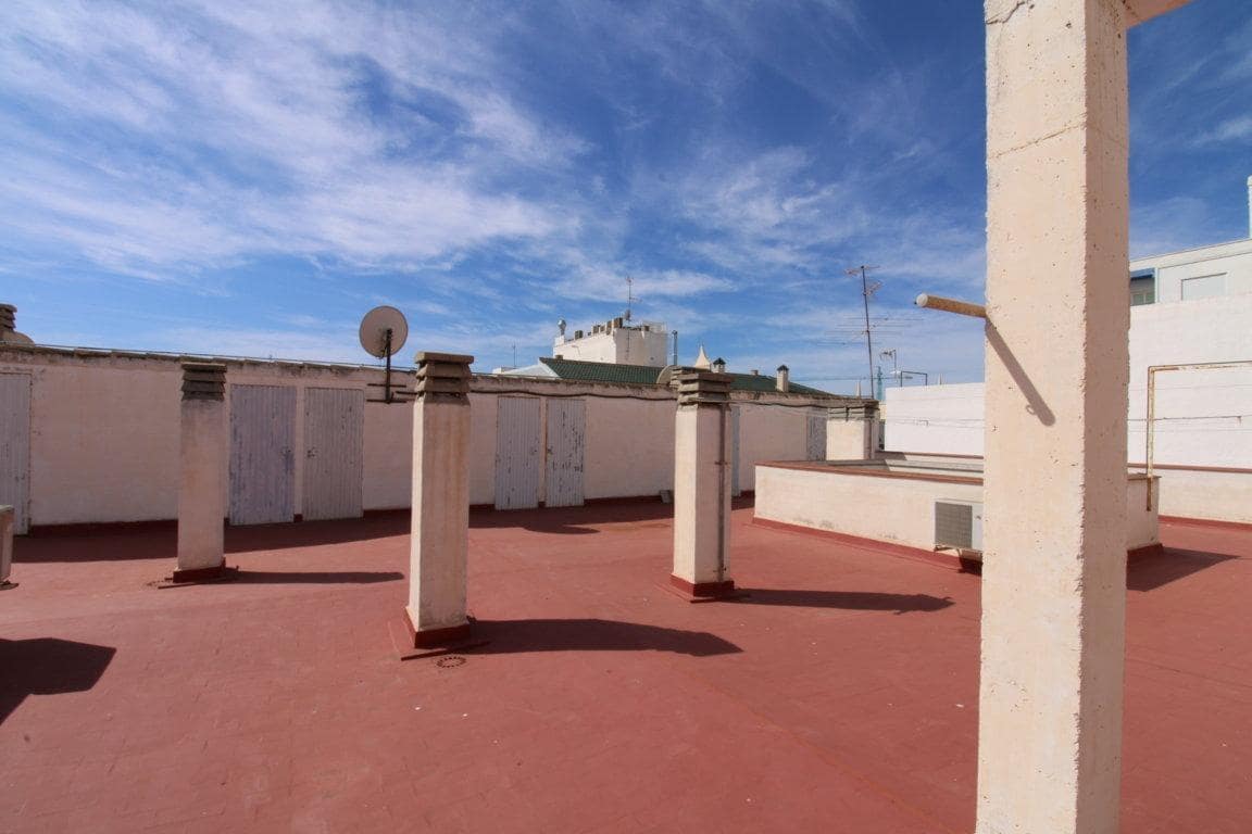 4 bedroom Apartment for sale in Torrevieja with garage - € 185,000 (Ref: 10130104)