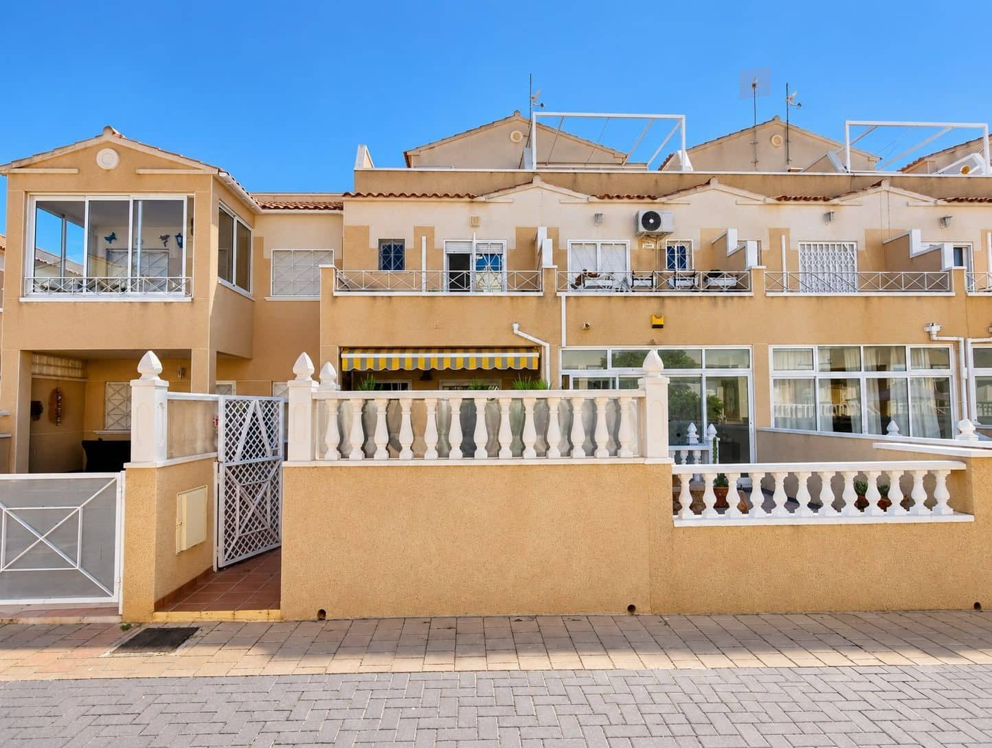 2 quarto Casa em Banda para venda em Orihuela Costa com piscina - 179 900 € (Ref: 10130541)