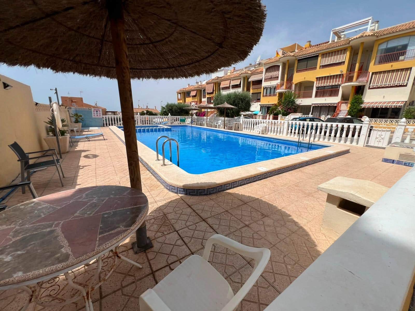 2 soverom Leilighet til salgs i Torrevieja med svømmebasseng - € 143 000 (Ref: 10136623)