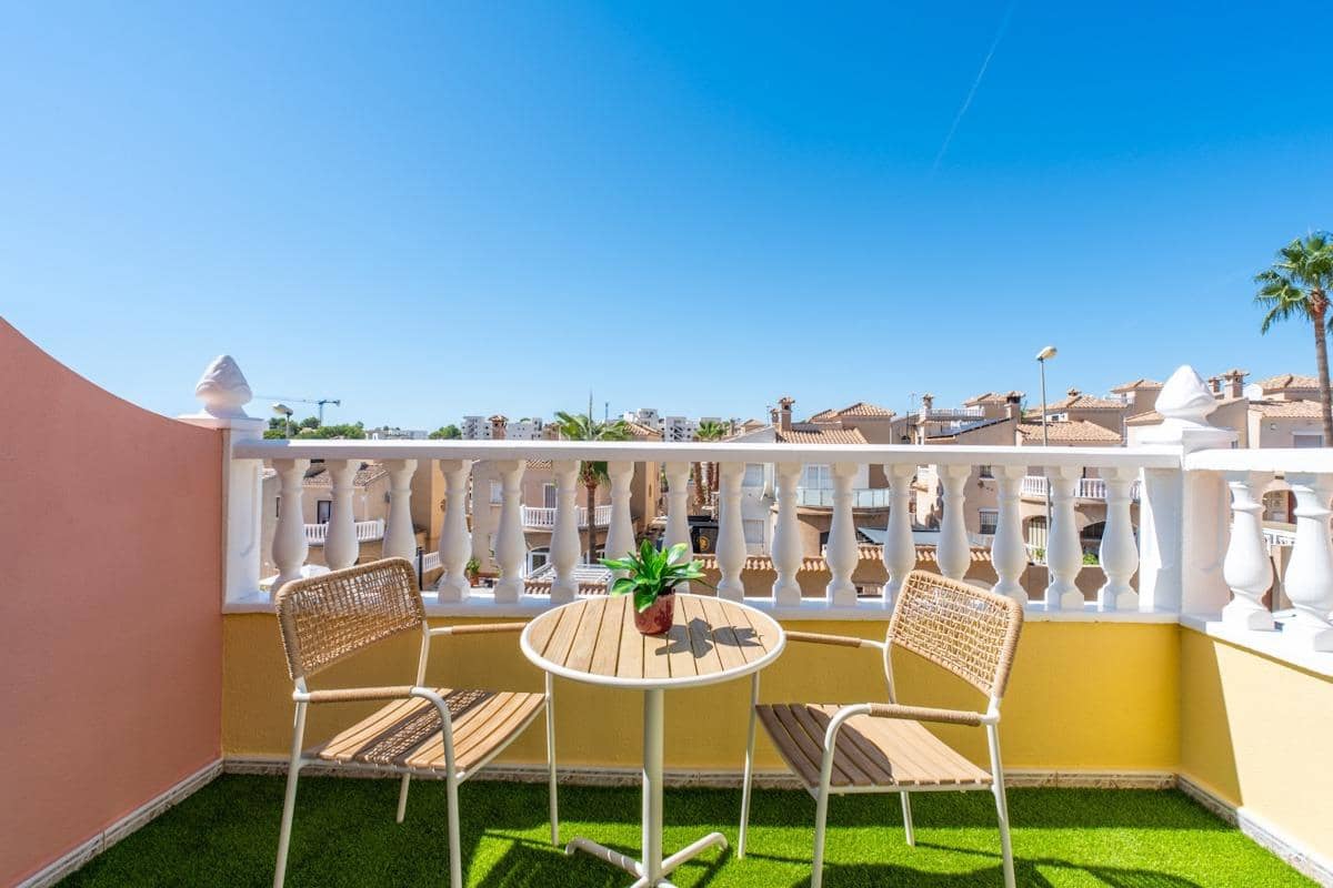 2 Zimmer Villa zu verkaufen in Playa Flamenca mit Pool - 229.800 € (Ref: 10156235)