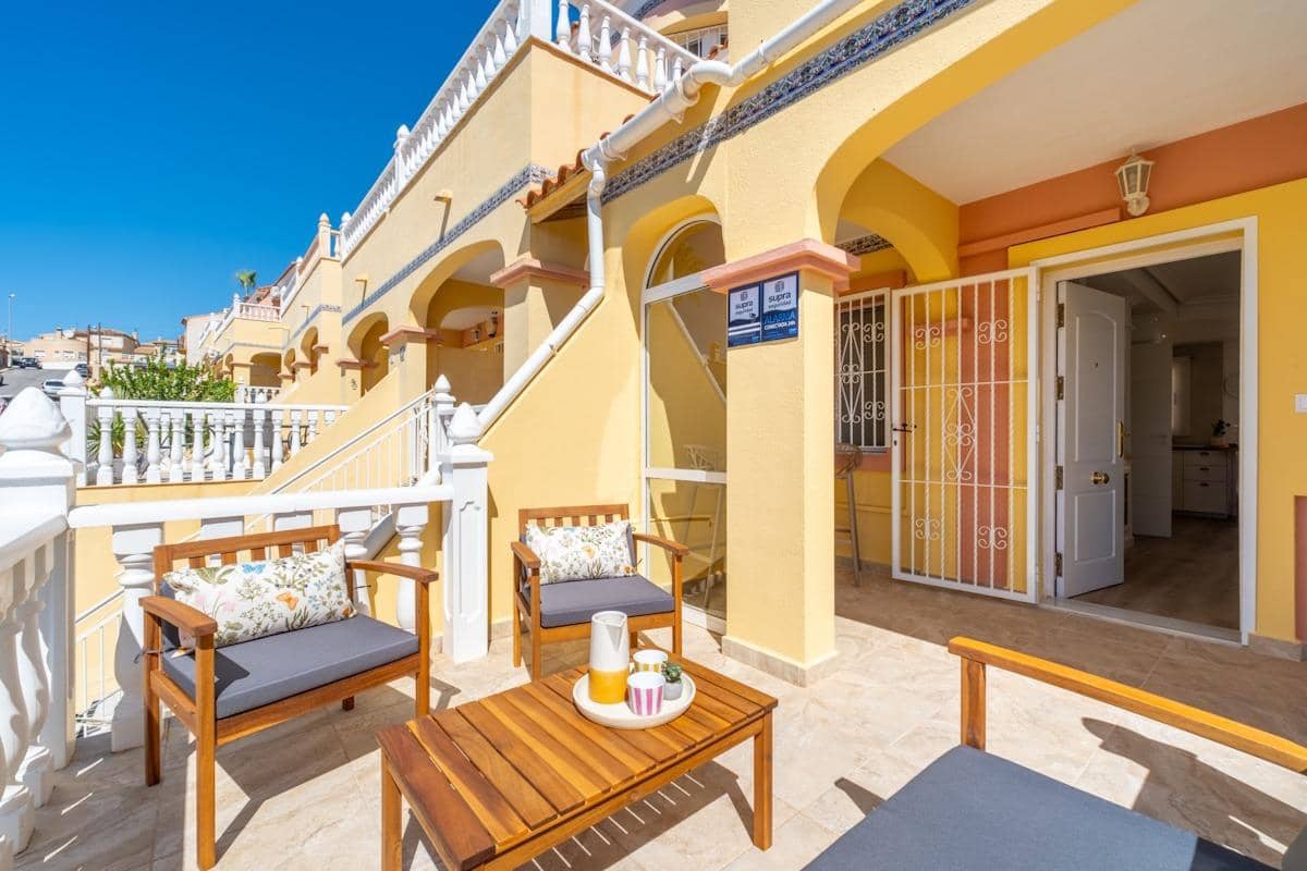 2 Zimmer Villa zu verkaufen in Playa Flamenca mit Pool - 229.800 € (Ref: 10156235)
