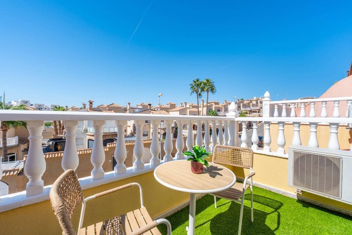 2 Zimmer Villa zu verkaufen in Playa Flamenca mit Pool - 229.800 € (Ref: 10156235)