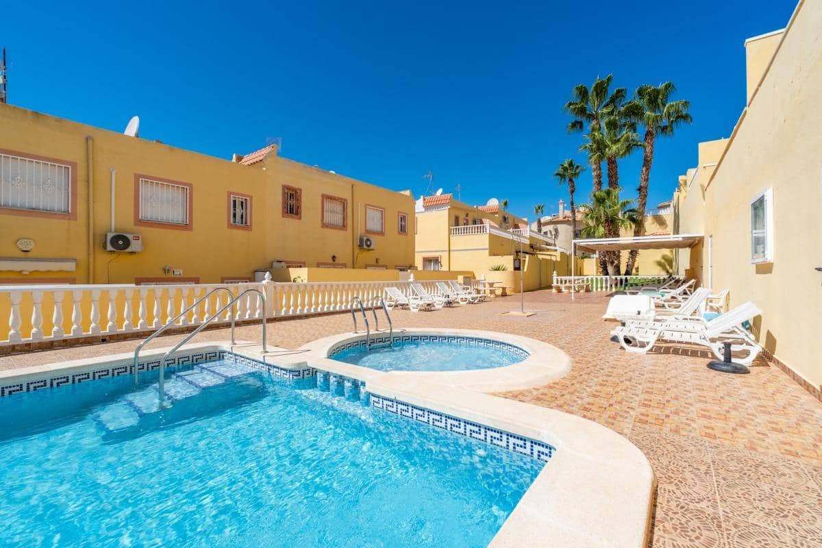 2 Zimmer Villa zu verkaufen in Playa Flamenca mit Pool - 229.800 € (Ref: 10156235)