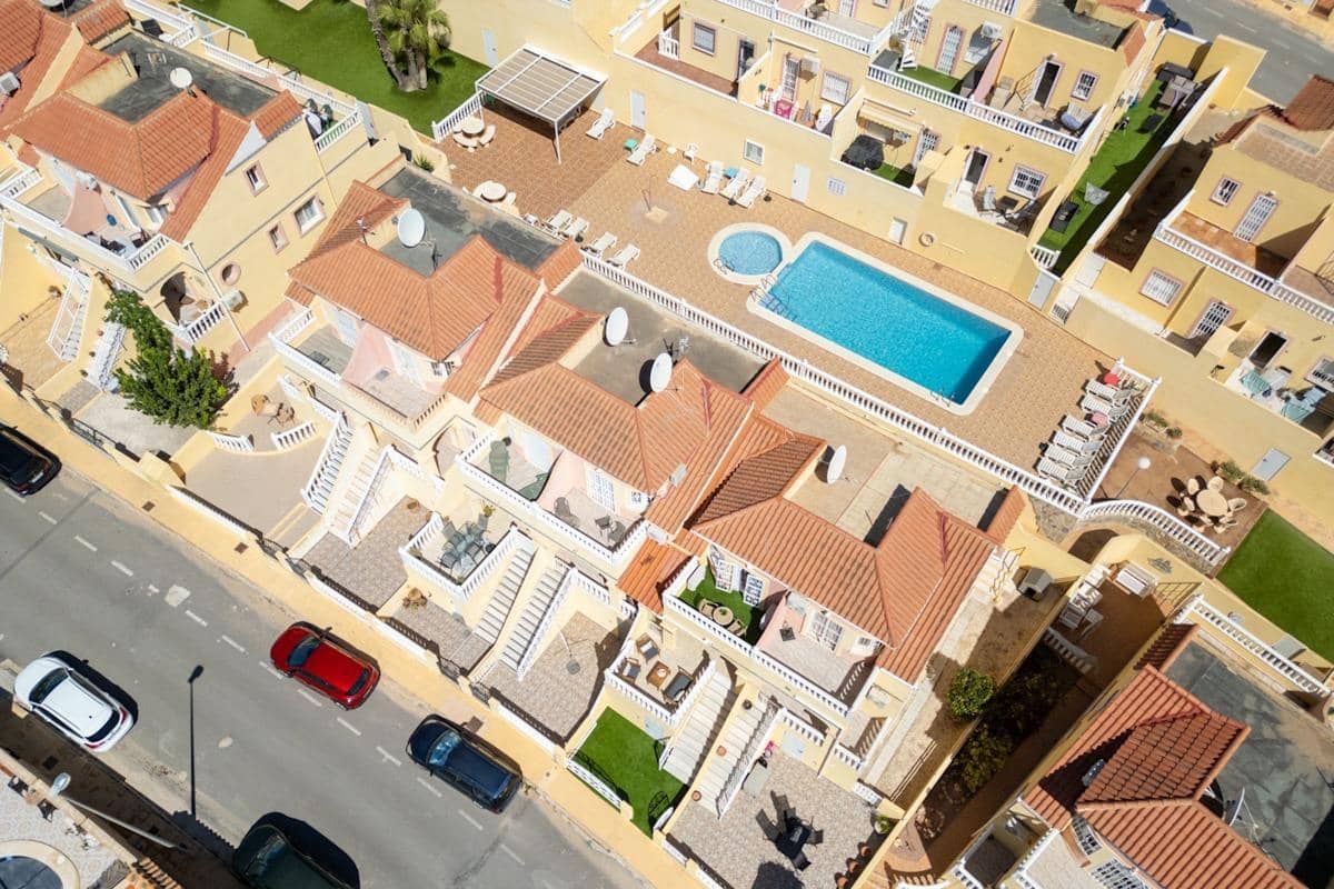 2 Zimmer Villa zu verkaufen in Playa Flamenca mit Pool - 229.800 € (Ref: 10156235)