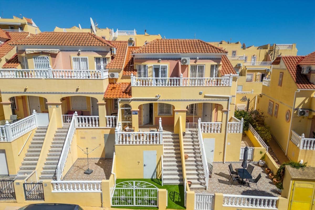 2 Zimmer Villa zu verkaufen in Playa Flamenca mit Pool - 229.800 € (Ref: 10156235)