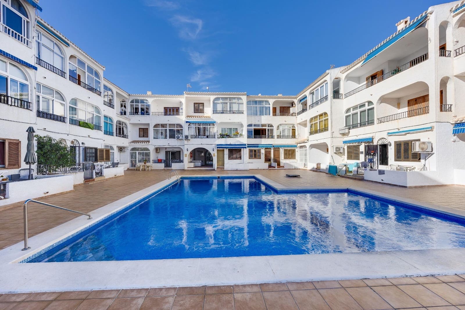 Apartamento de 2 habitaciones en Torrevieja en venta con piscina - 169.990 € (Ref: 10156266)
