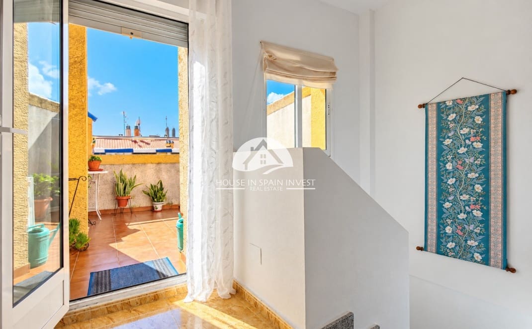 3 bedroom Townhouse for sale in La Florida with pool - € 197,950 (Ref: 10159884)