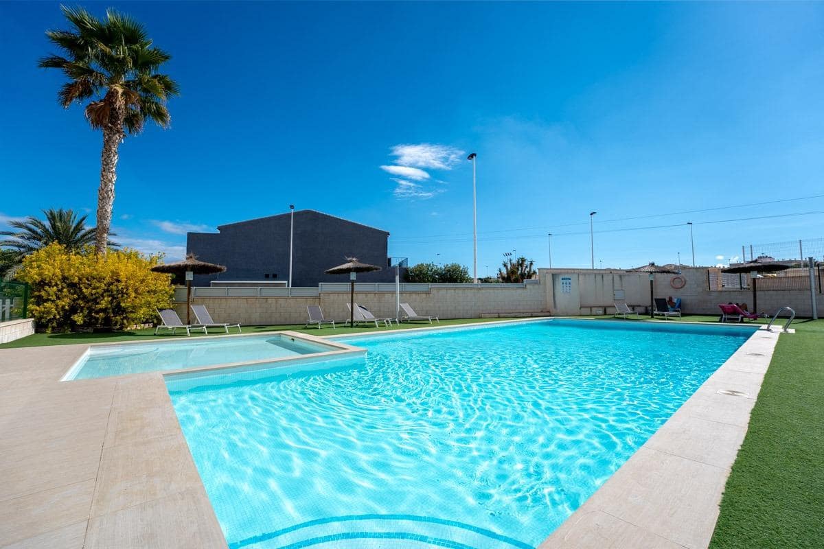8 sypialnia Apartament na sprzedaż w Torrevieja z basenem garażem - 299 900 € (Ref: 10171926)