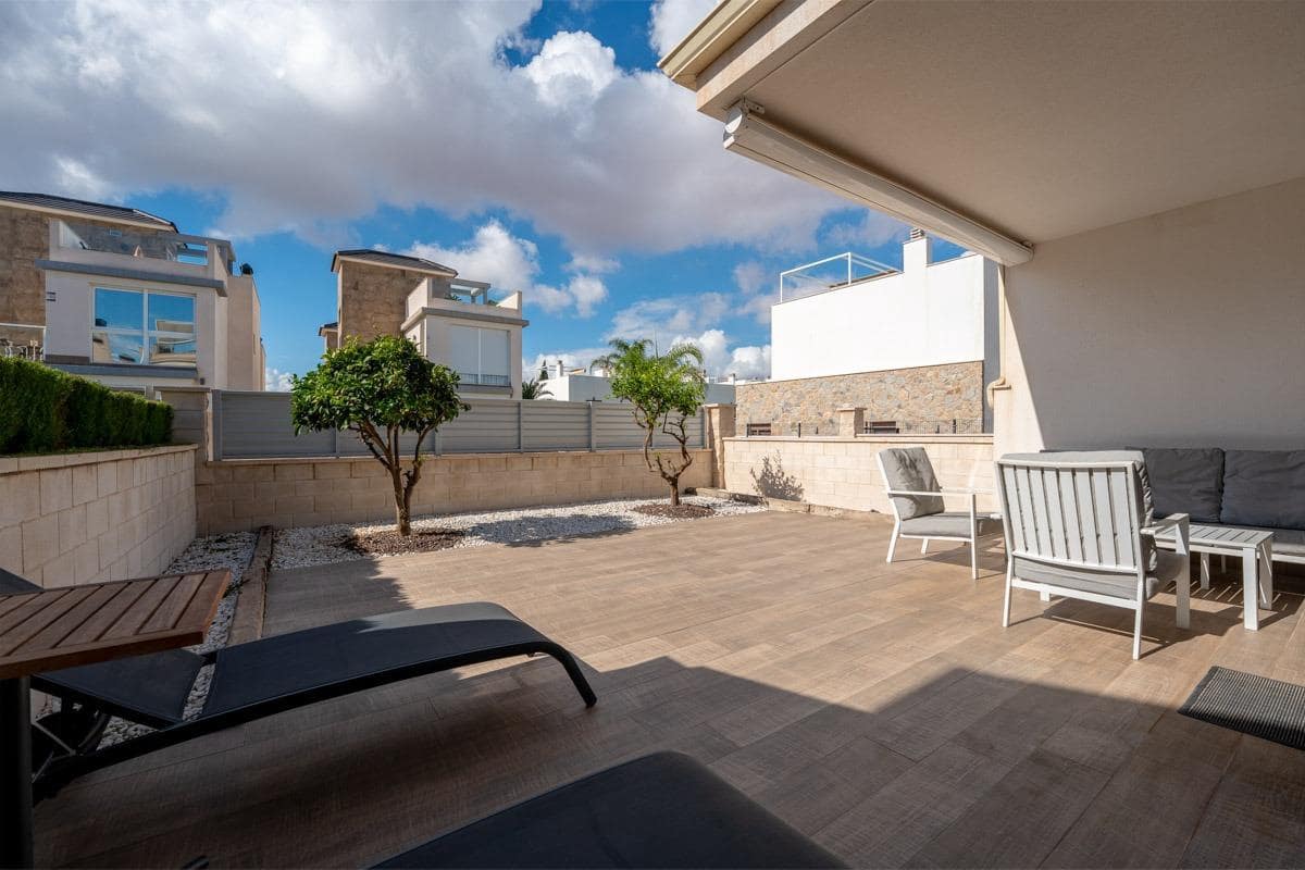 8 sypialnia Apartament na sprzedaż w Torrevieja z basenem garażem - 299 900 € (Ref: 10171926)