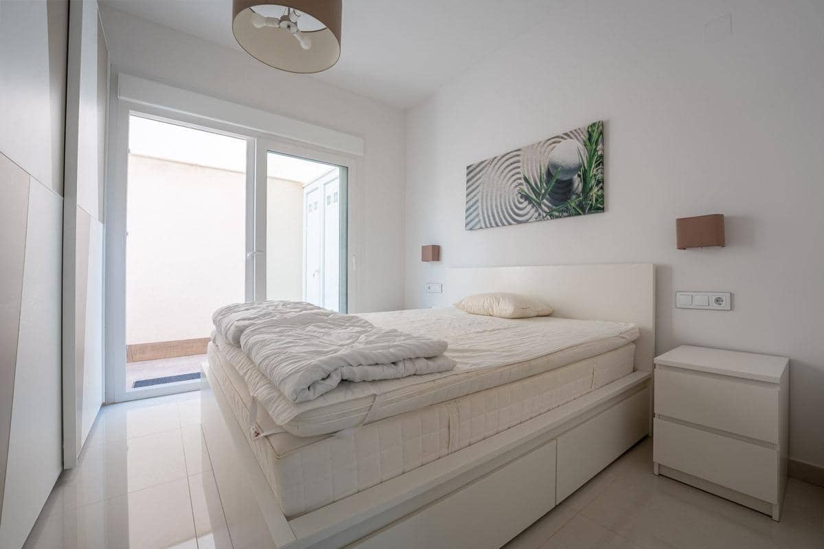 8 sypialnia Apartament na sprzedaż w Torrevieja z basenem garażem - 299 900 € (Ref: 10171926)