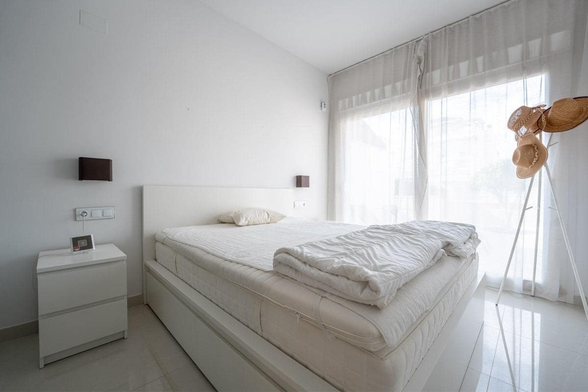 8 sypialnia Apartament na sprzedaż w Torrevieja z basenem garażem - 299 900 € (Ref: 10171926)