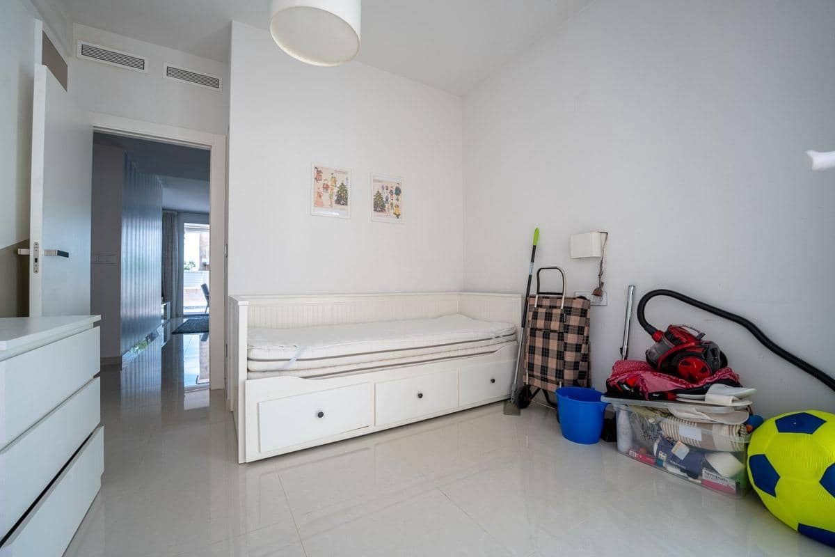 8 sypialnia Apartament na sprzedaż w Torrevieja z basenem garażem - 299 900 € (Ref: 10171926)