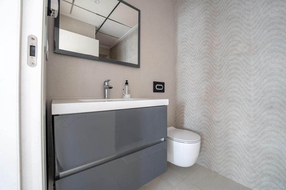 8 sypialnia Apartament na sprzedaż w Torrevieja z basenem garażem - 299 900 € (Ref: 10171926)