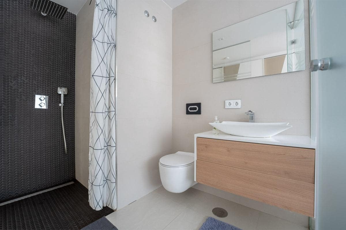 8 sypialnia Apartament na sprzedaż w Torrevieja z basenem garażem - 299 900 € (Ref: 10171926)