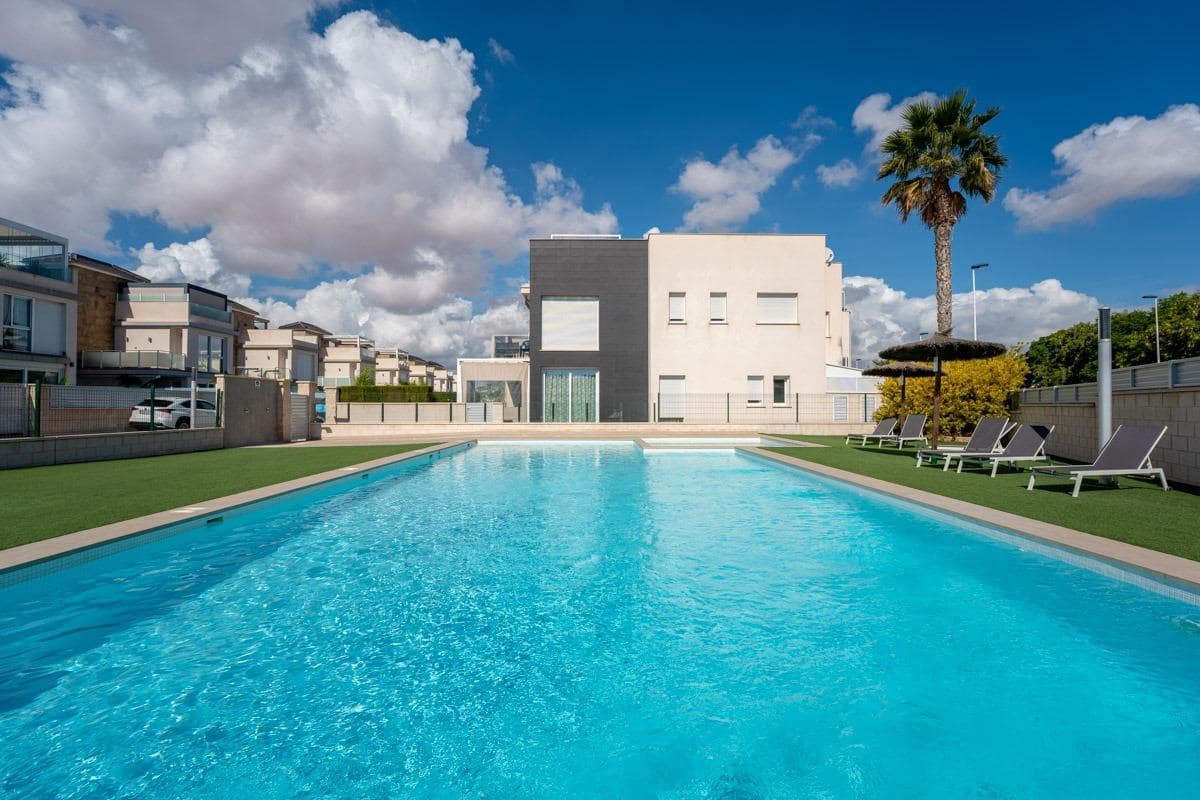 8 sypialnia Apartament na sprzedaż w Torrevieja z basenem garażem - 299 900 € (Ref: 10171926)